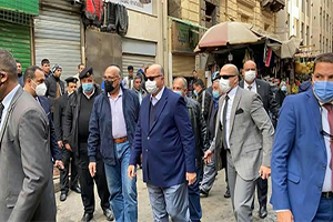 محافظ القاهرة يتفقد موقع حريق منطقة التوفيقية