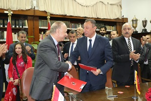 محافظ القاهرة يزور النادي الأهلي