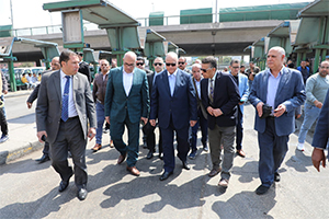 محافظ القاهرة يتفقد عددًا من مواقف النقل الجماعى في عدد من أحياء العاصمة