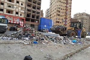 رفع القمامة والمخلفات بشارع مؤسسة الزكاة بالحي