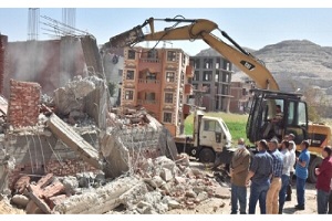 وقف أعمال بناء مخالف خلال حملة في حي طره