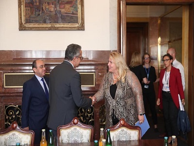 وزير السياحة والآثار بلقاء ثنائي مع وزيرة التنمية الإقليمية المسئولة عن ملف السياحة بالتشيك