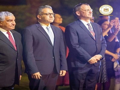 السفارة البولندية تمنح العناني وحواس وسام الإستحقاق للحكومة البولندية