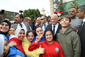محافظ القاهرة يشهد مسيرة حاشدة للشباب الداعي للمواطنين للمشاركة فى الانتخابات