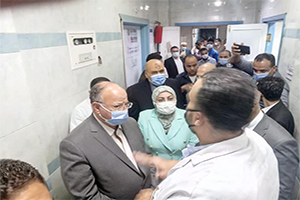 محافظ القاهرة يتفقد موقع حادث تصادم قطار حلوان