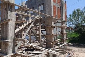 إيقاف أعمال بناء مخالف في جبانات عين الحياة بالحي 