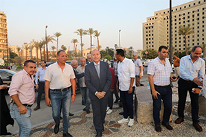 محافظ القاهرة يتفقد اعمال الصيانة بميدان التحرير