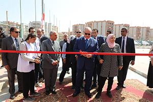 محافظ القاهرة يشهد تدشين مبادرة كتف بكتف بحى الأسمرات