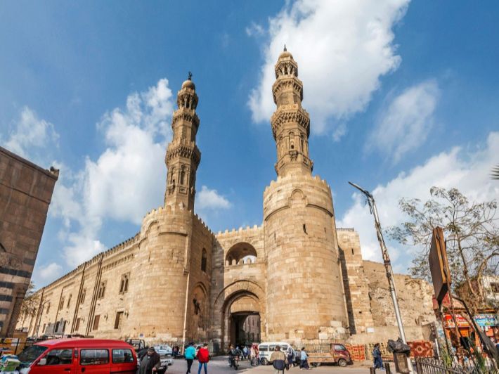 أسوار وأبواب القاهرة القديمة