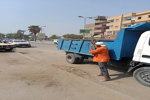 حملات لرفع مستوى النظافه في شوارع وميادين الحي