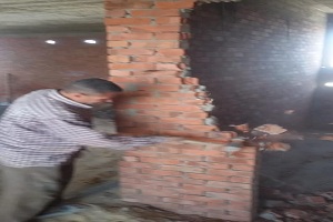 حمله لإزالة المباني المخالفة بحي الساحل