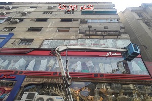 إزالة إعلانات مخالفة بشارع الجيش