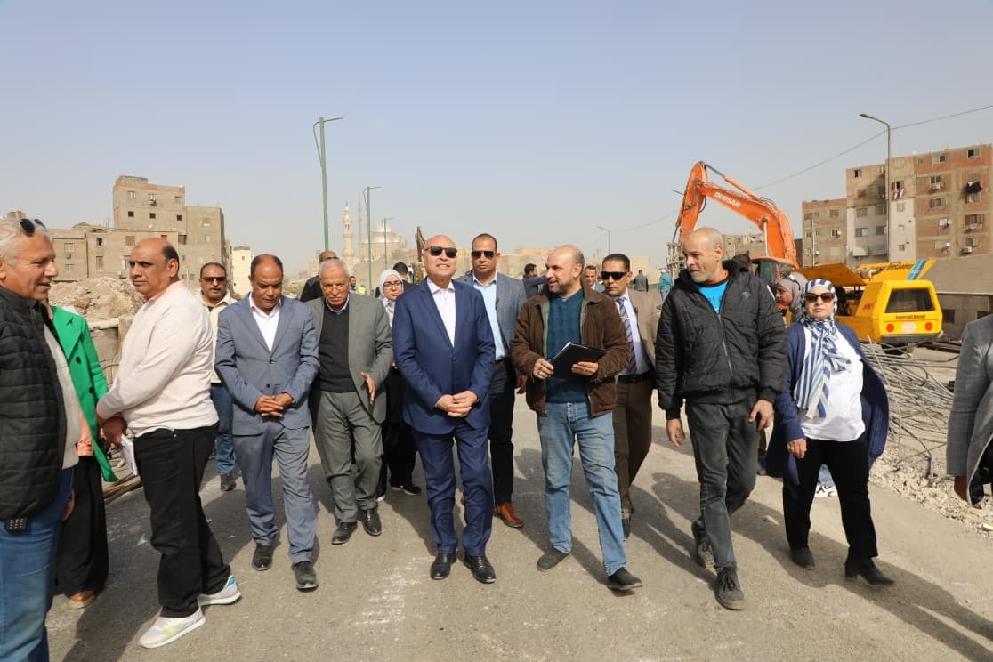 محافظ القاهرة يتابع فك وإزالة كوبري السيدة عائشة