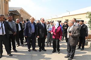 محافظ القاهرة يشهد حفل تسليم ٢٢٤ باكية لتجارة الخردة بسوق التونسي الجديد 