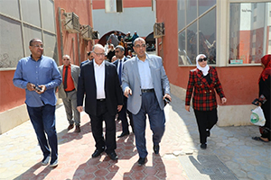 محافظ القاهرة يقوم بجولة تفقدية مفاجئة لمدينة الأسمرات لمتابعة توافر الخدمات المقدمة للمواطنين