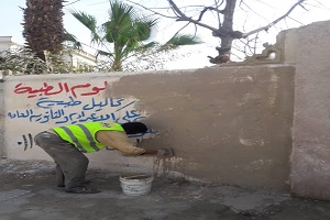 إزالة إعلانات غير مرخصة من شوارع حي حلوان