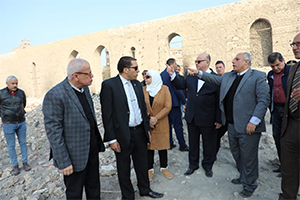 محافظ القاهرة يتفقد إزالة المباني العشوائية بمنطقة السكر والليمون