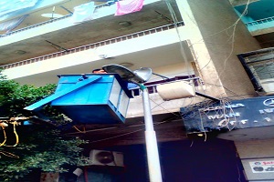 متابعه اعمال الانارة في شوارع الحي 